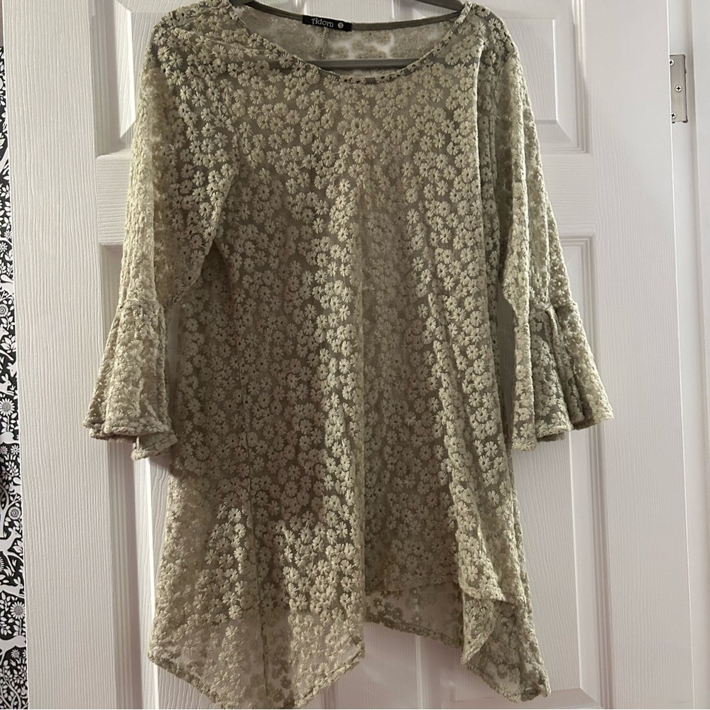 Chic Floral Lace Tunic in Cream